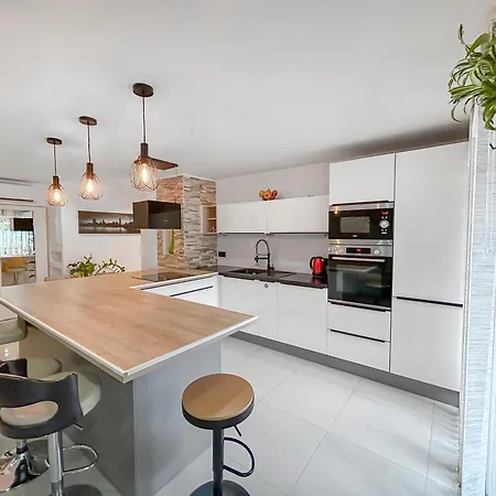 Escapade A - T2 Lumineux Avec Balcon & Clim